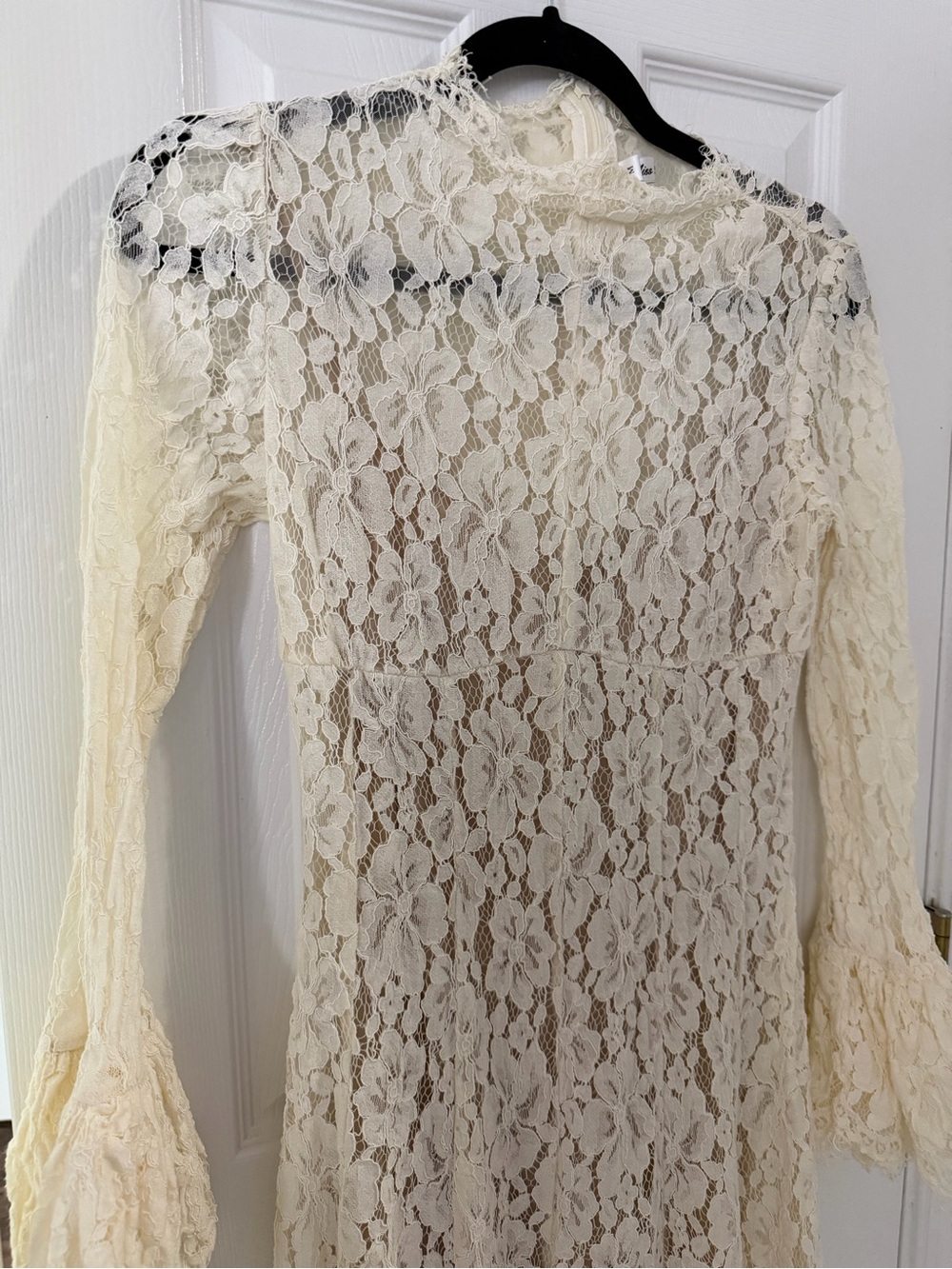 Ivory Lace Maxi Dress with Feminine Bell Sleeves - Picture 3 of 8